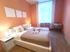 Spacious Old Town Family Peachy 2 bedrooms Apartment, Nearby the Riga Presidential Castle